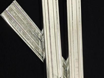 Actual photo of galvanized U-shaped channel beveled connection Actual photo of galvanized U-shaped channel beveled connection